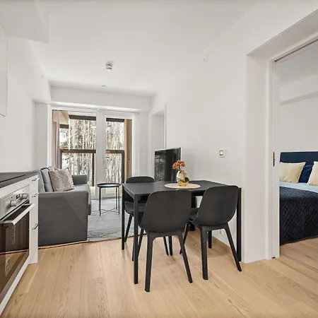 Flat Close To Airport, Centre, Train & Shopping Mall Leilighet