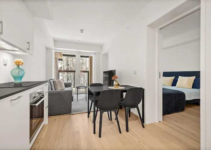 Flat Close To Airport, Centre, Train & Shopping Mall Leilighet