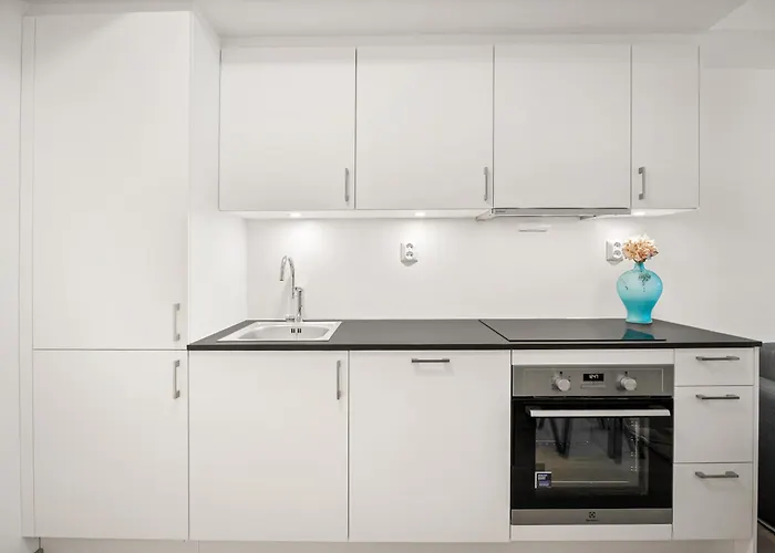 Flat Close To Airport, Centre, Train & Shopping Mall Leilighet