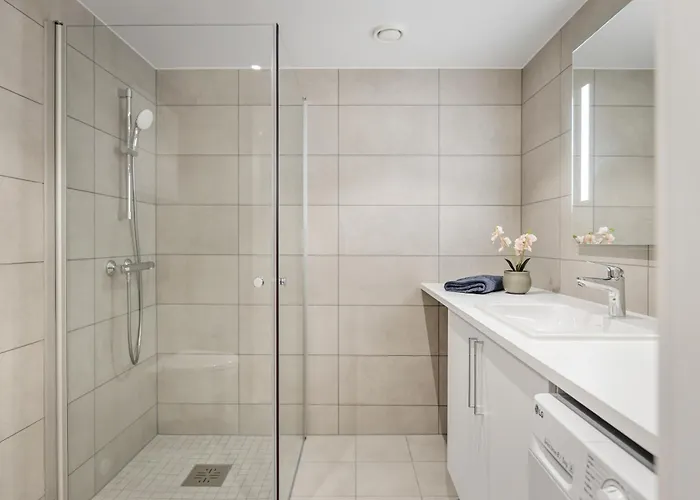 Flat Close To Airport, Centre, Train & Shopping Mall